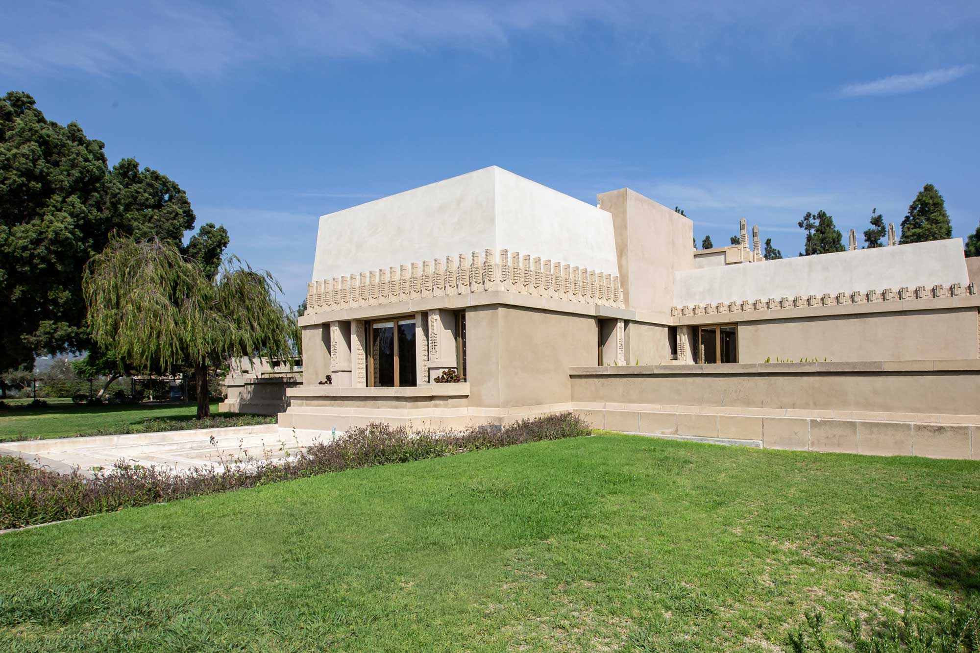 Hollyhock House, Barnsdal Art Park